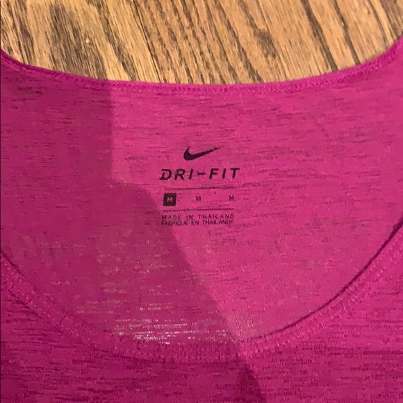 Bundle of Four Nike dri-fit Nike breathe tanks - Picture 13 of 16